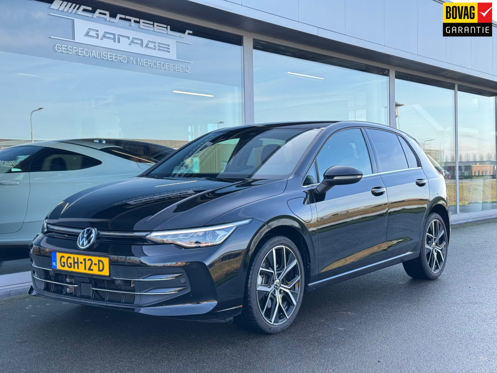 Volkswagen Golf 1.5 ehybrid 50 edition automaat , elektrische voorstoelen, achteruitrijcamera,apple-carplay,