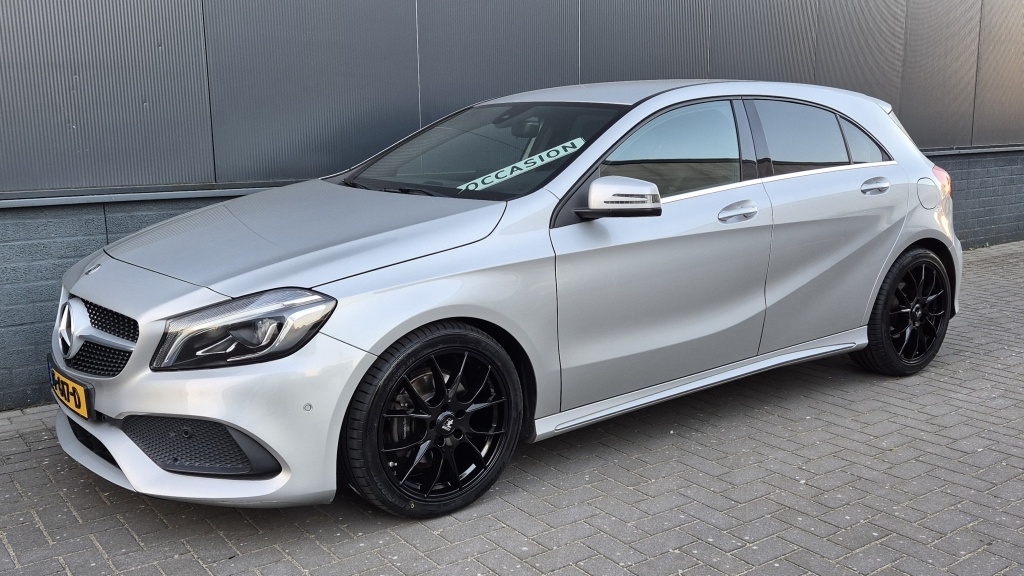 Mercedes-Benz A-Klasse 180 bus. sol. amg*led*navi*stoelvrw*18 inch*leder*zwarte hemel