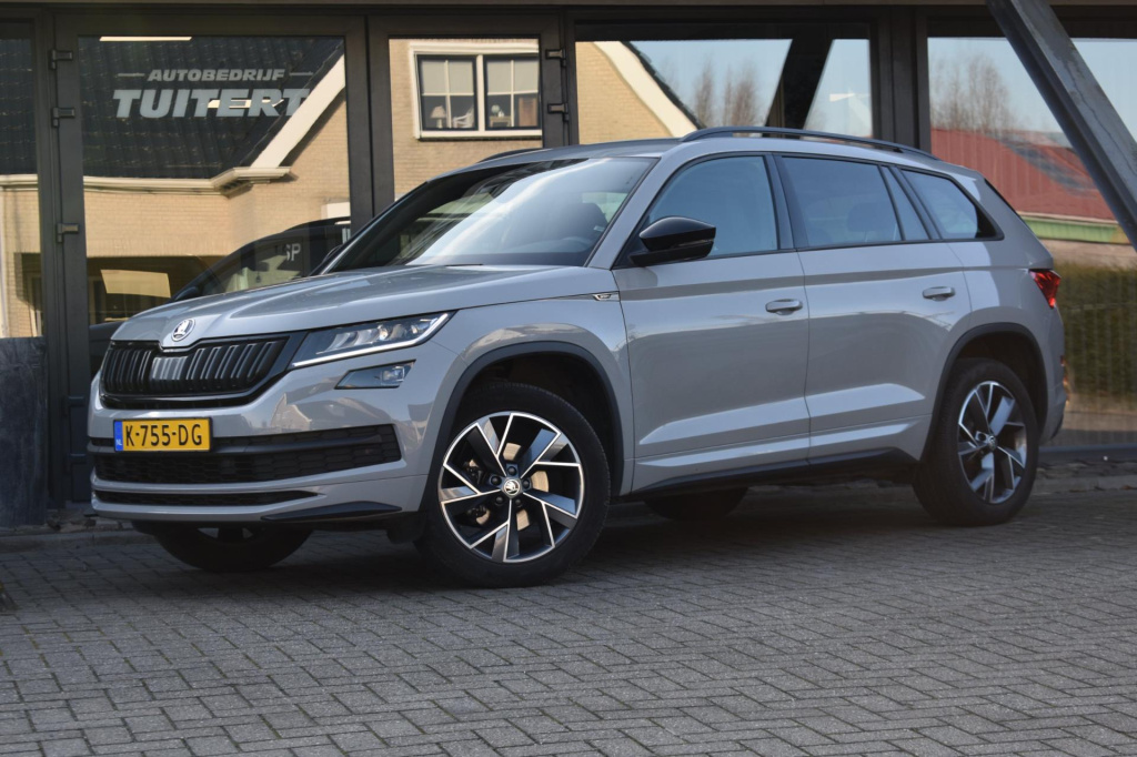 Skoda Kodiaq 1.5 tsi sportline | mj21 | trekhaak | camera | adapt. cruise controle | canton | stoelverwarming | nap