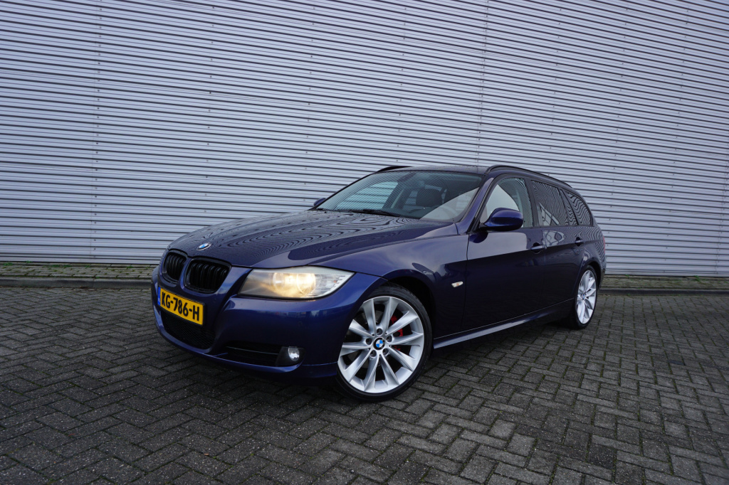 BMW 3-serie touring 320d efficient dynamics edition luxury line airco / navi / cruise / parkeers. / trekhaak / elektr. ramen / lm velgen