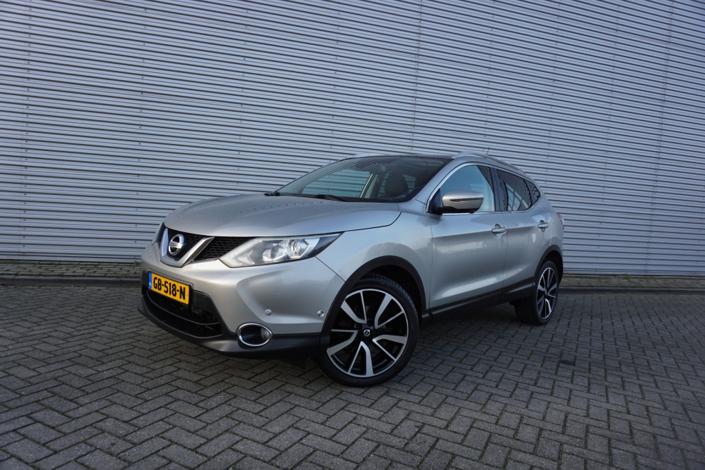 Nissan Qashqai 1.2 tekna - automaat / climate / navi / cruise / leder / camera / trekhaak / lm velgen / nap