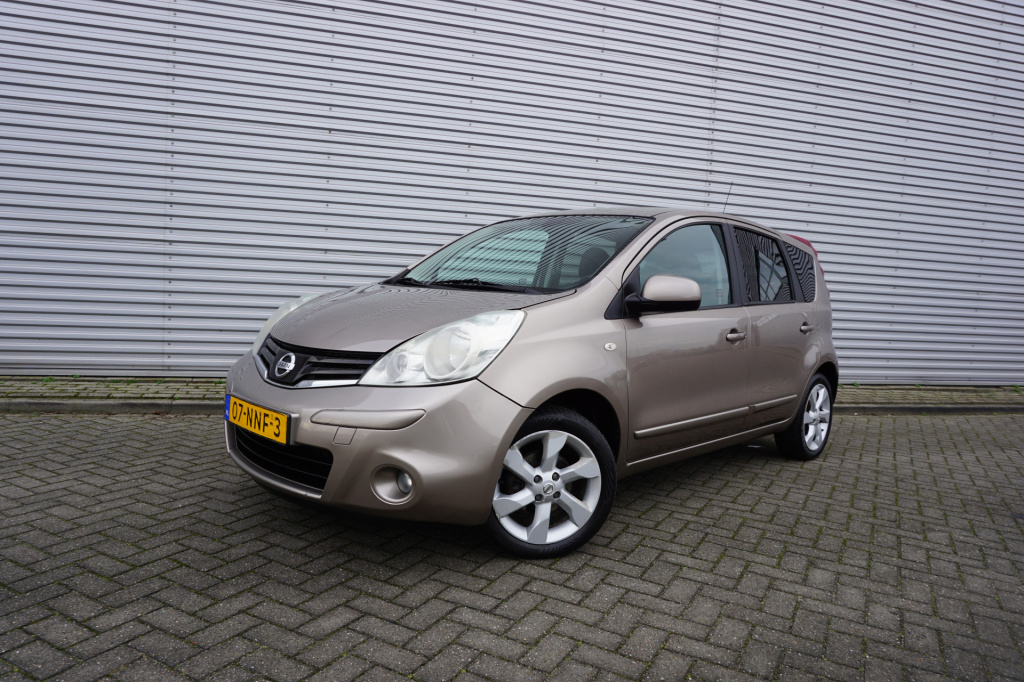 Nissan Note 1.6 tekna airco / navi / cruise / parkeersens. / trekhaak / eektr. ramen / lm velgen / nap