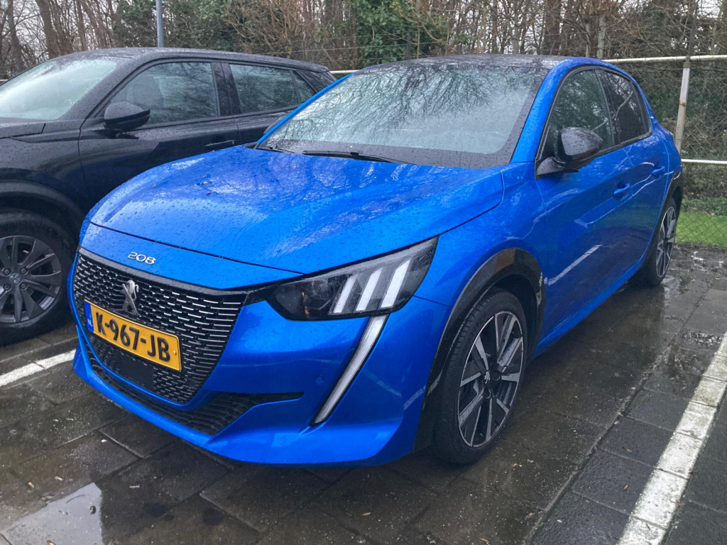 Peugeot 208 1.2 100pk gt-line apple carplay & android auto | navigatie | cruise & climate control | achteruitrijcamera | keyless start | parkeerhulp | 17inch lmv