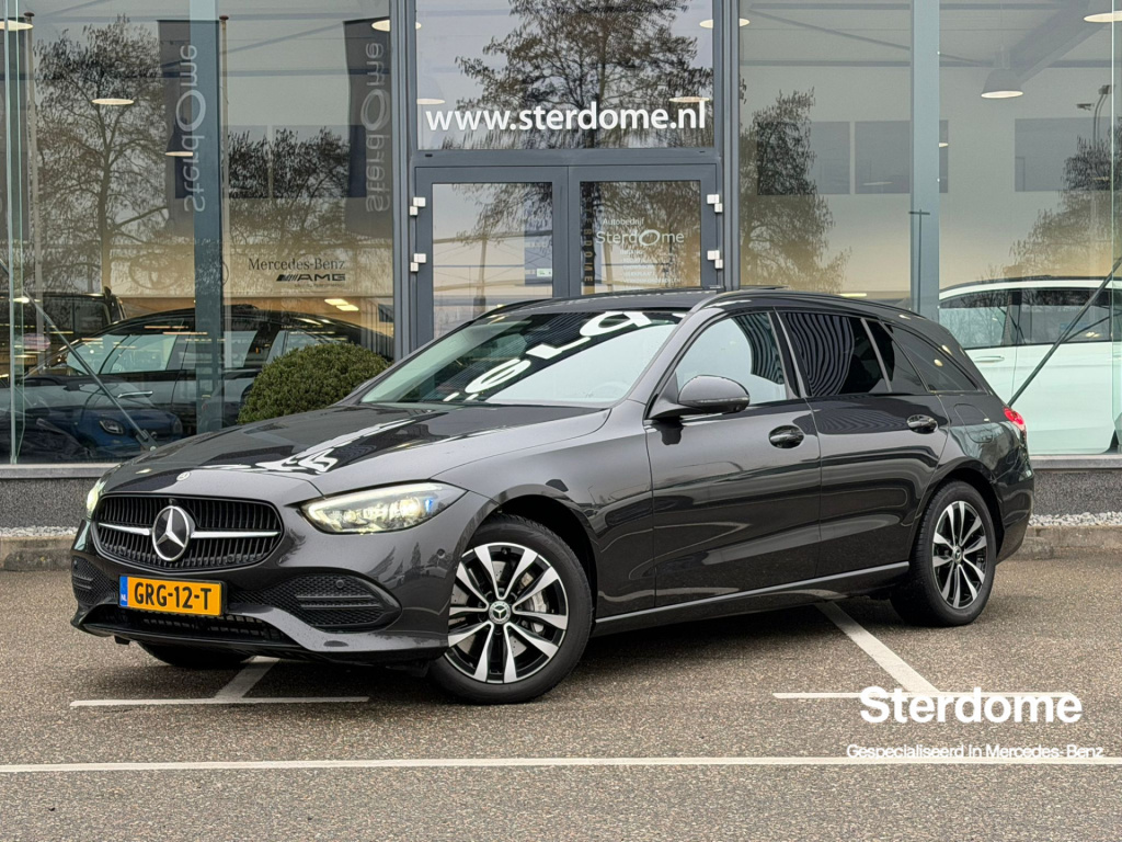 Mercedes-Benz C-Klasse estate 300 e business line limited i panorama dak i 360 camera i mbux l stoelverwarming i sfeerverlichting l tempomaat i elektrische bed. achterklep l zomer en winterset ( op afbeelding winter ) l voorverwarming l