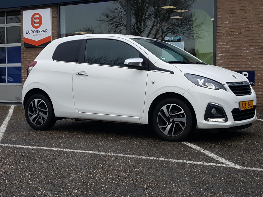 Peugeot 108 1.0 e-vti 72pk 3d allure navigatie via apple carplay & android auto | achteruitrijcamera | keyless | climate control | bluetooth | 15inch lm-velgen