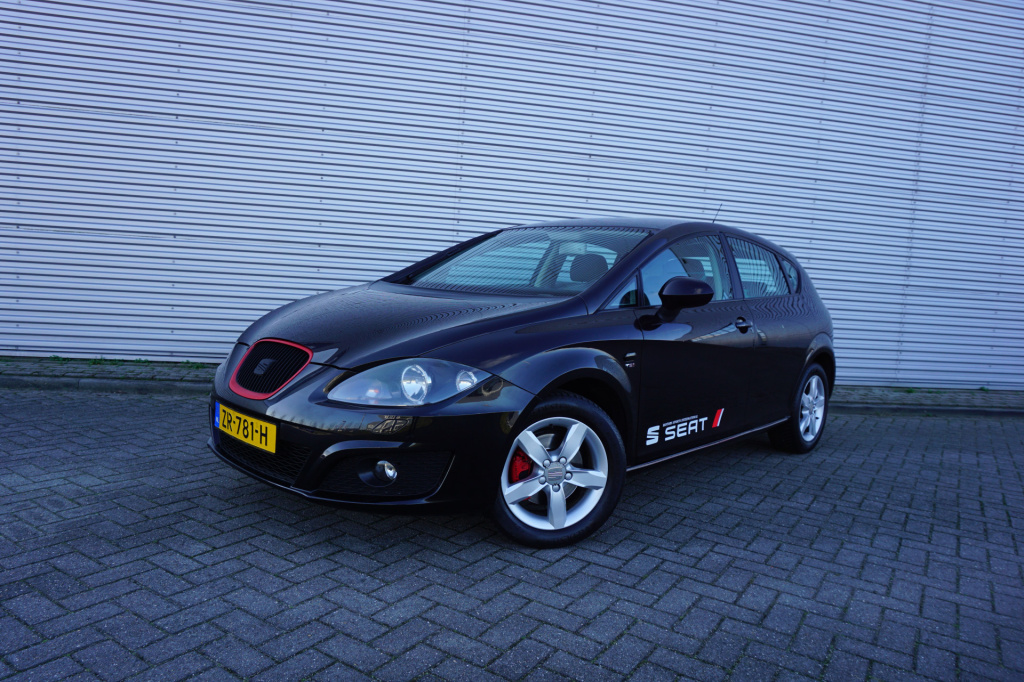 Seat Leon 1.8 tfsi style airco / navi / cruise / stoelverw. / parkeersens. / elektr. ramen / lm velgen