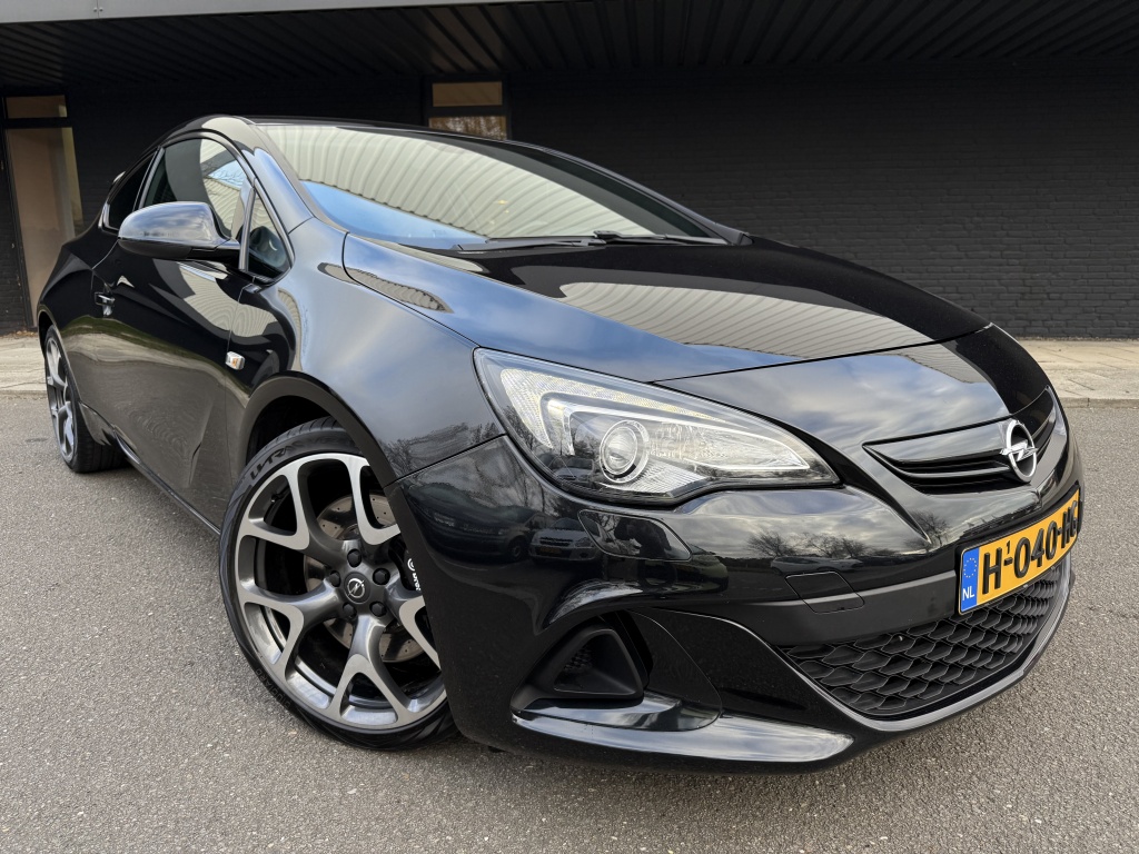 Opel Astra gtc 2.0 turbo opc