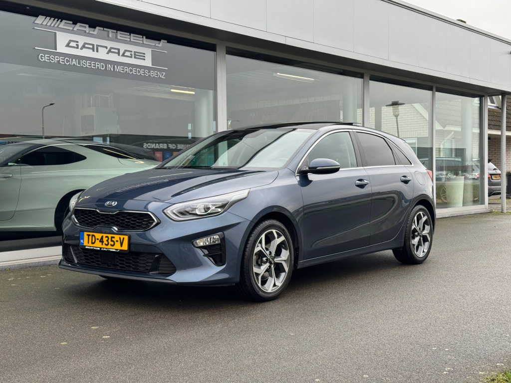 Kia Cee'd 1.4 t-gdi executiveline , apple-carplay, achteruit rijcamera, leer ,stuur/stoel verwarming, stoel koeling , panorama dak
