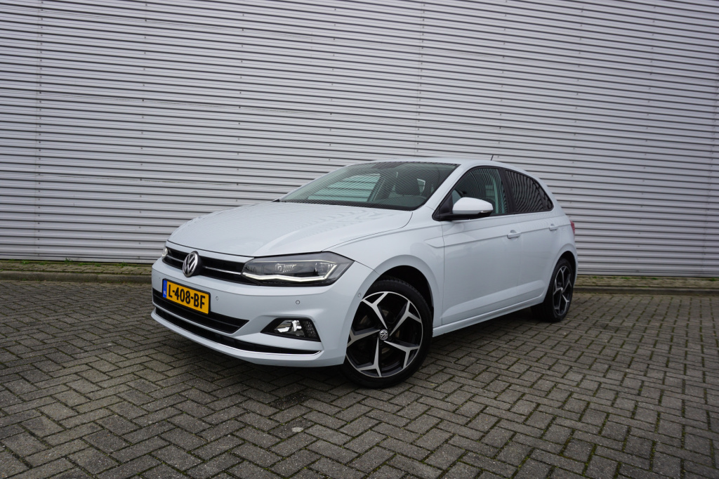 Volkswagen Polo 1.0 tsi highline automaat - climate / navi / cruise / camera / stoelverw. / lm velgen