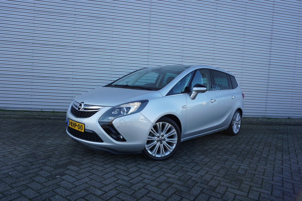 Opel Zafira tourer 1.4 cosmo 7persoons - airco / navi / cruise / pano / parkeers. / trekhaak / lm velgen / nap