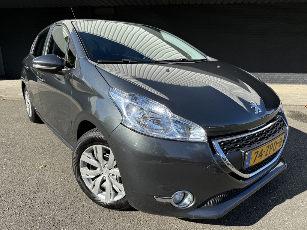 Peugeot 208 1.2 vti active // schermradio //