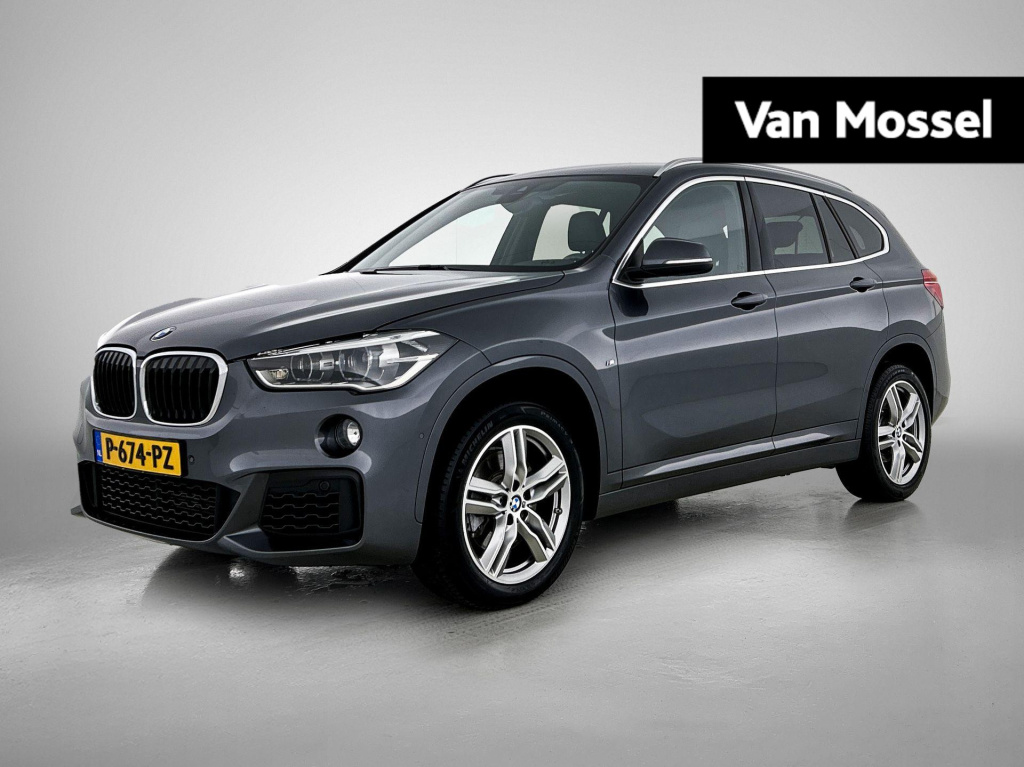 BMW X1 sdrive20i high executive | automaat | lmv | trekhaak | leder | parkeer sensoren | camera | climate control | stoel verwarming | navigatie | elec. achterklep | leder | bluetooth |