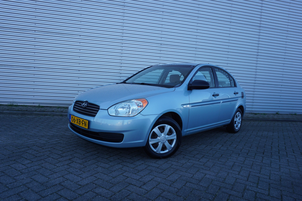 Hyundai Accent 1.6i dynamic airco / elektr. ramen / trekhaak / nap