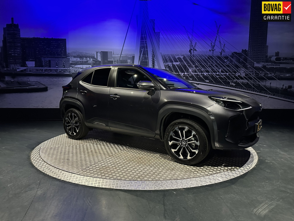 Toyota Yaris Cross 1.5 hybrid 130 dynamic *acc*winterpakket*camera*17inch*crossalert*