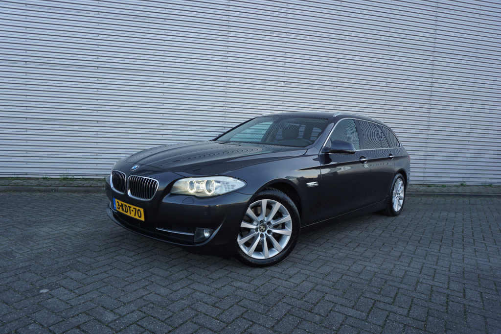 BMW 5 Serie touring 520i high executive automaat - climate / navi / cruise / leder / stoelverw. / parkeers. / lm velgen / nap