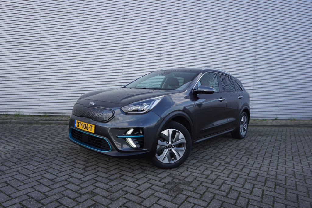Kia E-niro executiveline 64 kwh climate / navi / cruise / leder / stoelverw. + koeling / dab / soh 94% / nap