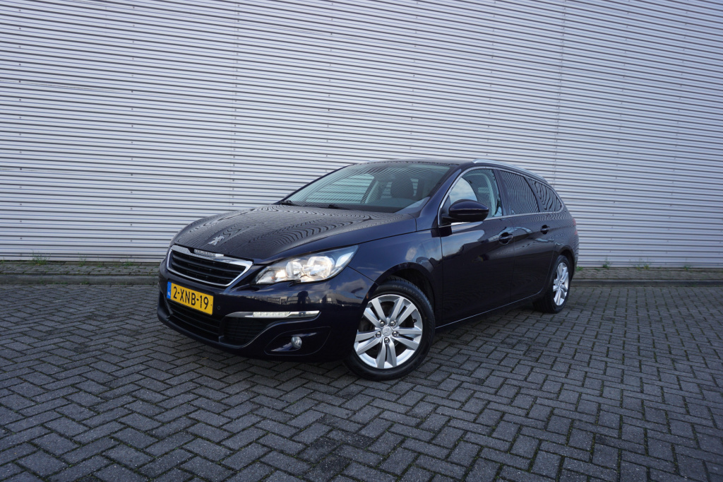 Peugeot 308 sw 1.2 e-thp blue lease executive climate / navi / cruise / pano / parkeersens. / trekhaak / nap / nieuwe riem