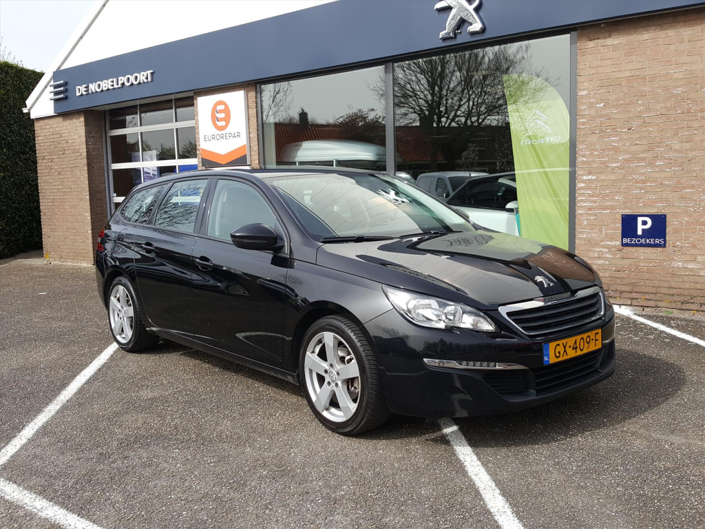 Peugeot 308 sw blue l. 1.2pt-110pk navigatie | trekhaak | cruise control | bluetooth | airco | lmv17 | met een nieuwe motor!!!