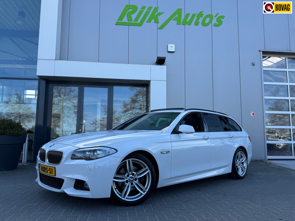 BMW 5 Serie touring 520d * leder * panoramadak * m pakket * dealer onderhouden