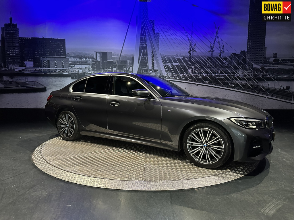 BMW 3-serie 320i high executive *facelift*memory*hud*camera*keyless