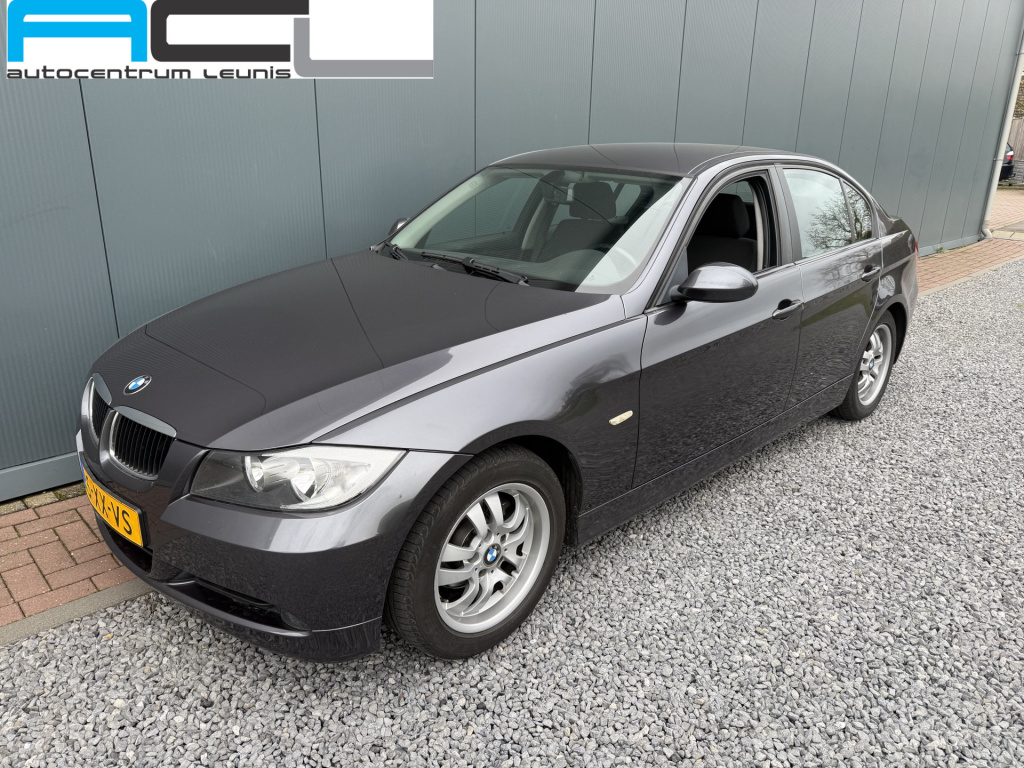 BMW 3-serie 320i 150pk executive sedan