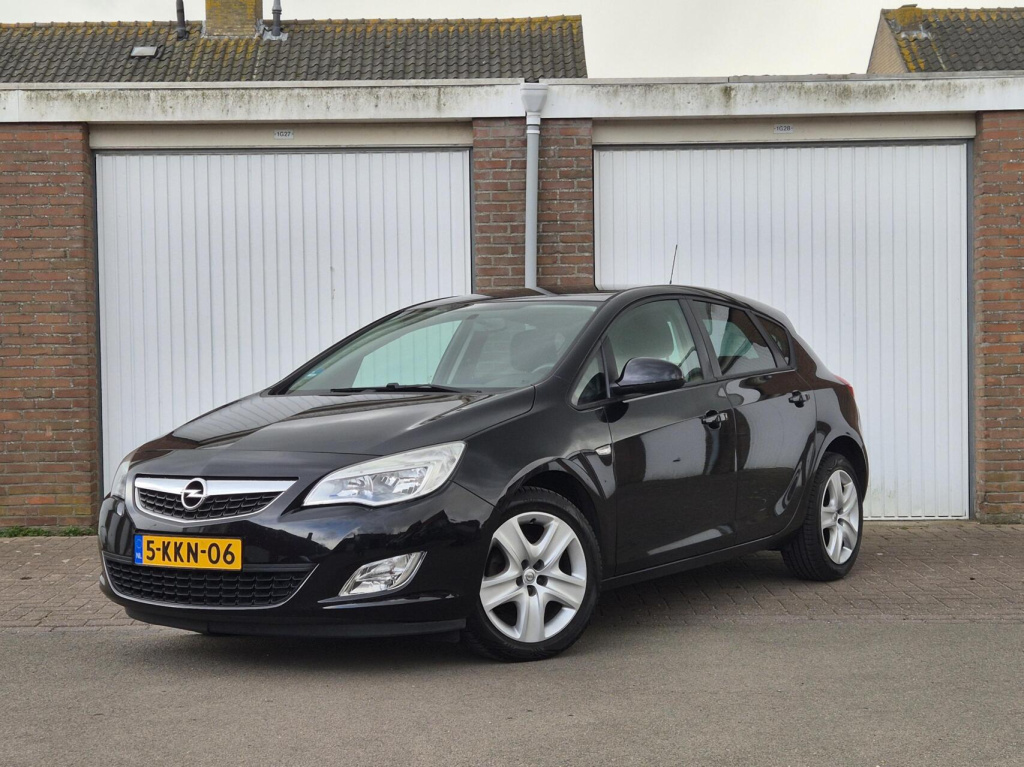 Opel Astra 1.4 turbo cosmo / stuur-stoelverwarming / trekhaak