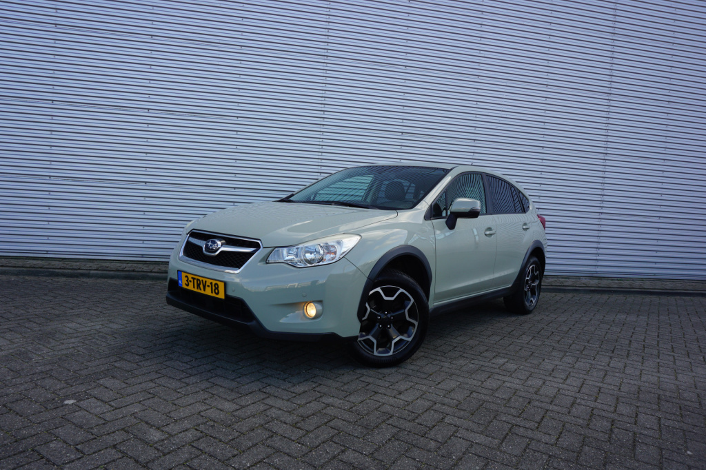 Subaru Xv 2.0i luxury awd airco / navi / cruise / camera / leder / parkeers. / stoelverw. / trekhaak / nap