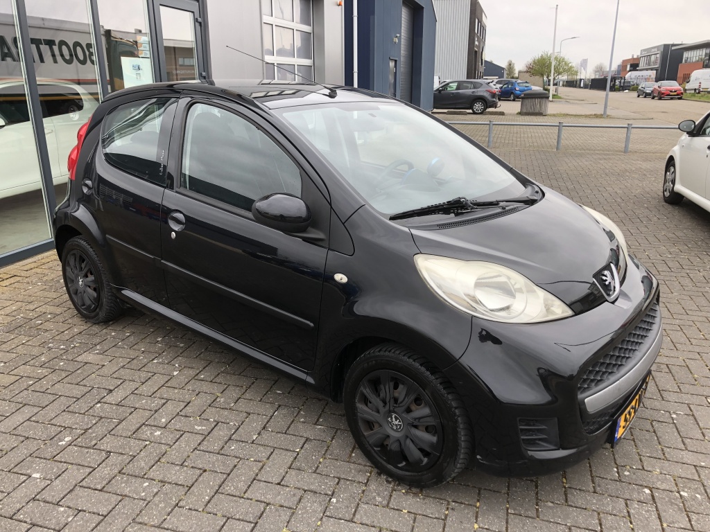 Peugeot 107 1.0-12v urban move