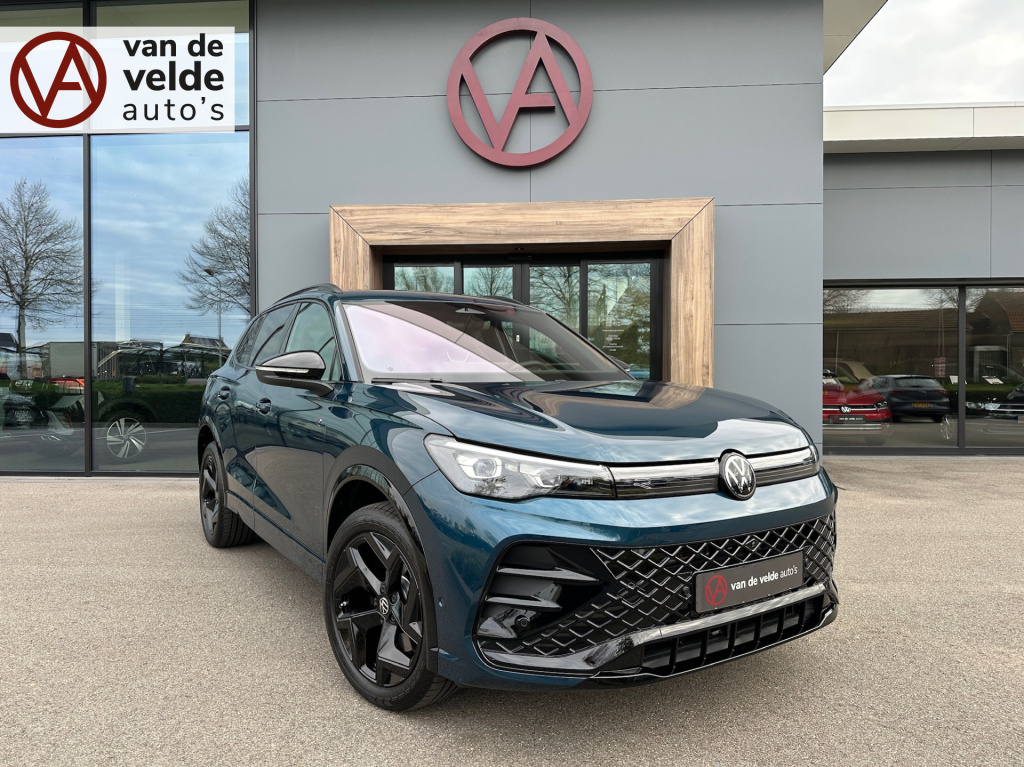 Volkswagen Tiguan 1.5 ehybrid r-line | black line | head-up | 360 camera | trekhaak | dode hoek | iq light | elek. klep | rijklaar incl. garantie