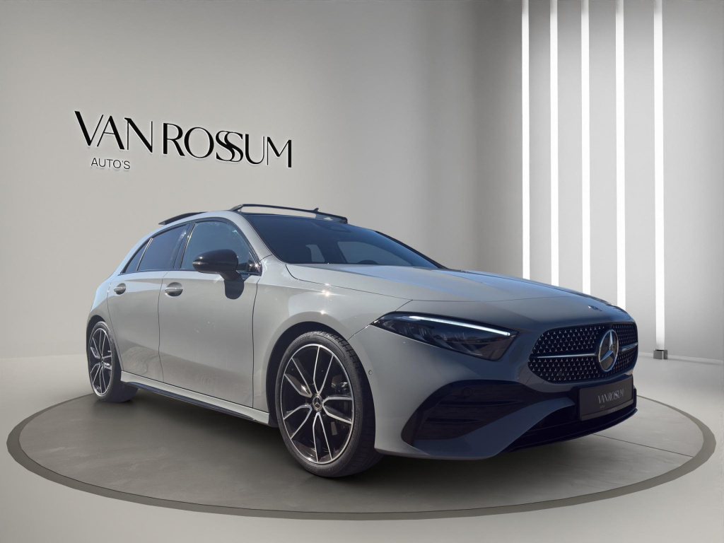 Mercedes-Benz A-Klasse 180 amg line | pano | sfeer | stoelverw. | camera | trekhaak electrisch |