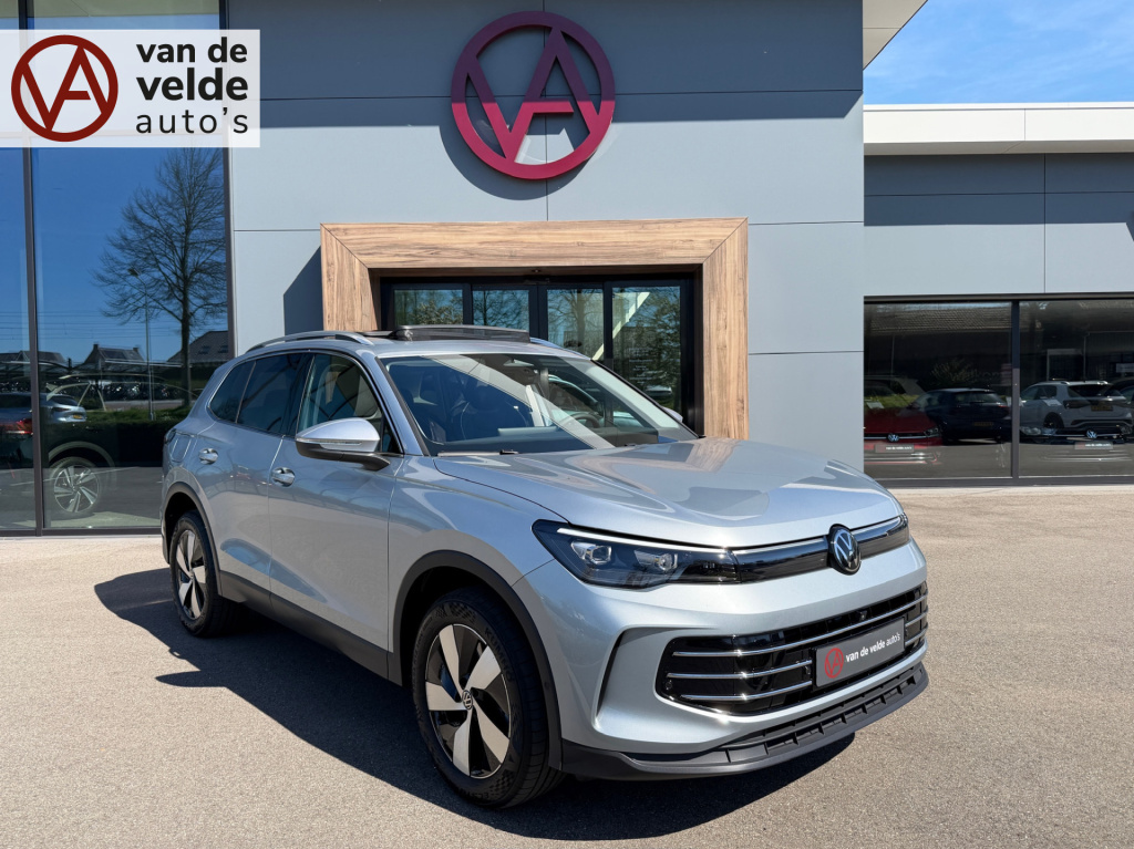 Volkswagen Tiguan 1.5 ehybrid elegance | panoramadak | iq light | dode hoek | trekhaak | 360 camera | rijklaar incl. garantie
