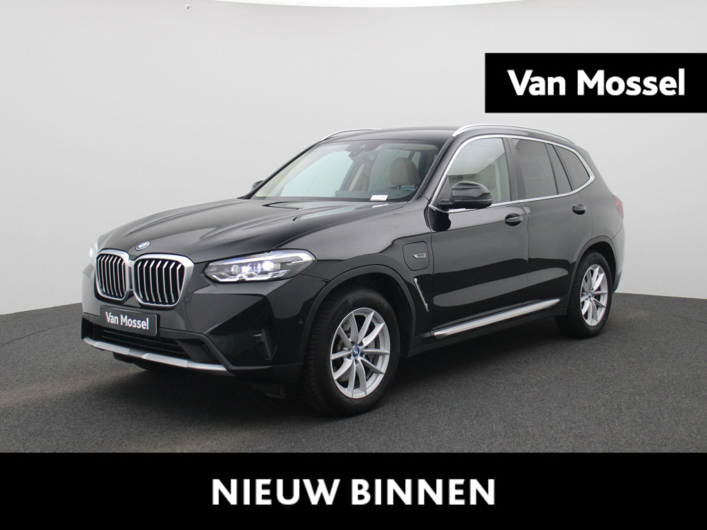 BMW X3 xdrive30e (135 kw) | automaat | stoel verwarming | virtual cockpoit | apple carplay | camera | parkeersensoren | cruise control | climate control | elektrische kofferklep | navigatie | led | lmv |