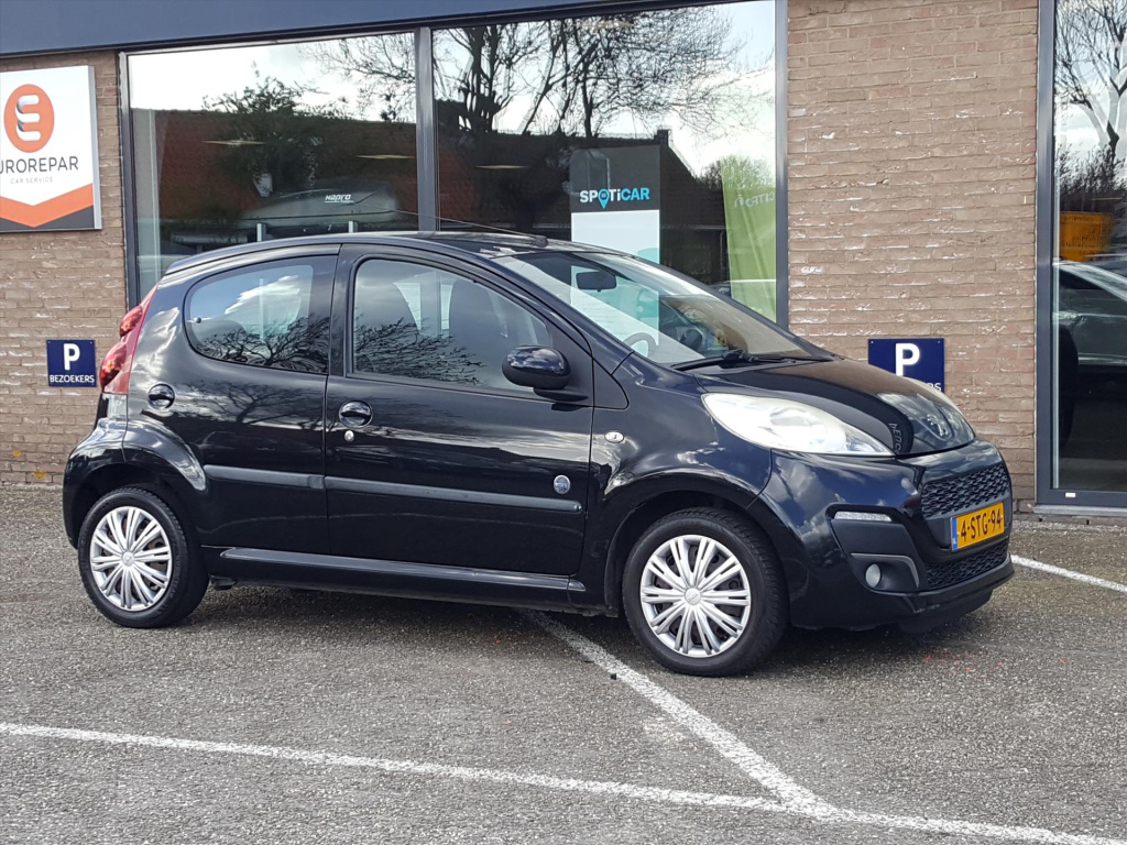 Peugeot 107 1.0 68pk 5d envy airco | elektrische ramen | centrale vergrendeling | radio & cd-speler | dealer onderhouden!