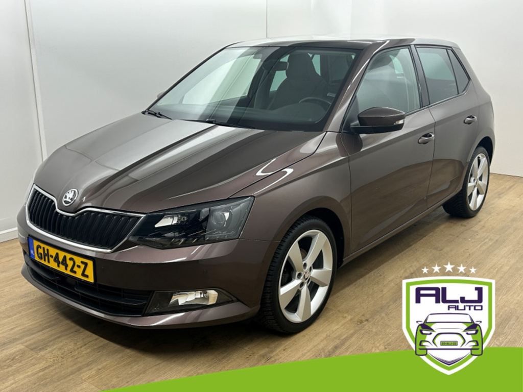 Skoda Fabia occasion 1.2 tsi first edition style | bruin | tweedehands skoda fabia | cruisecontrol | airco | bluetooth | panorama