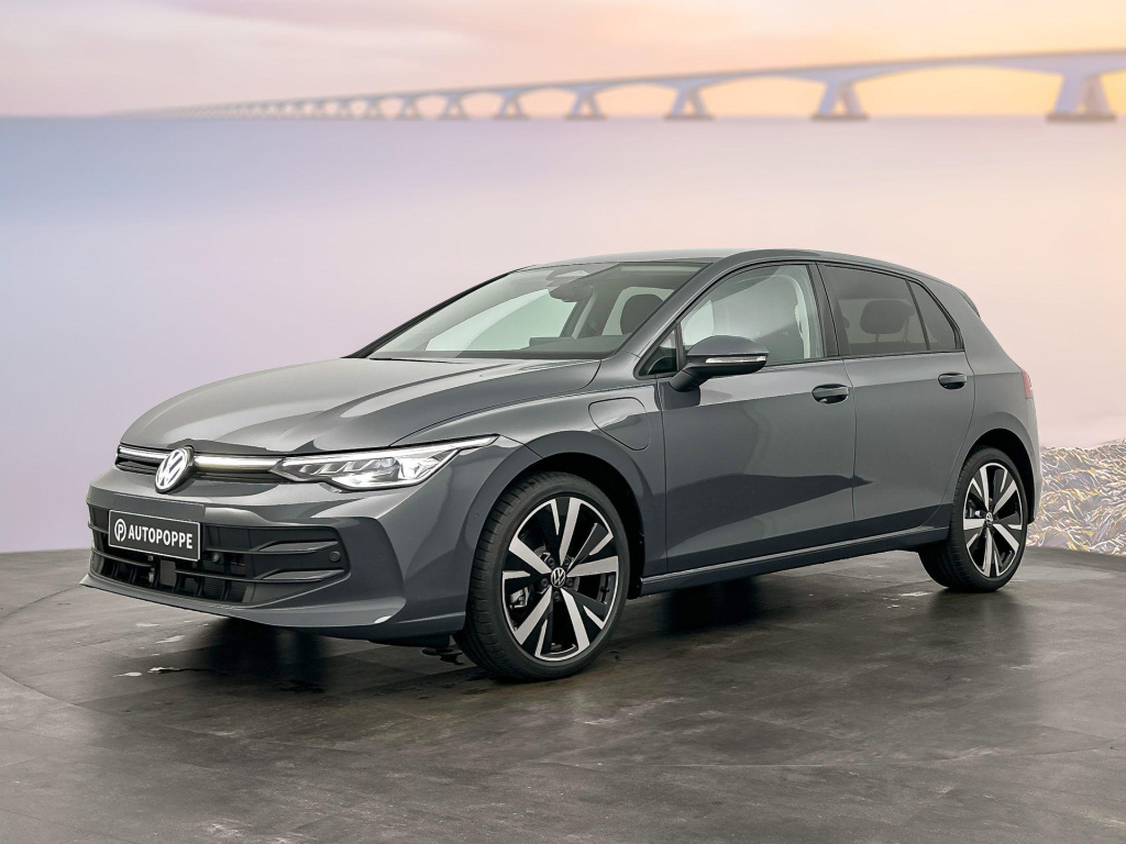 Volkswagen Golf life edition plug in hybride 204 pk