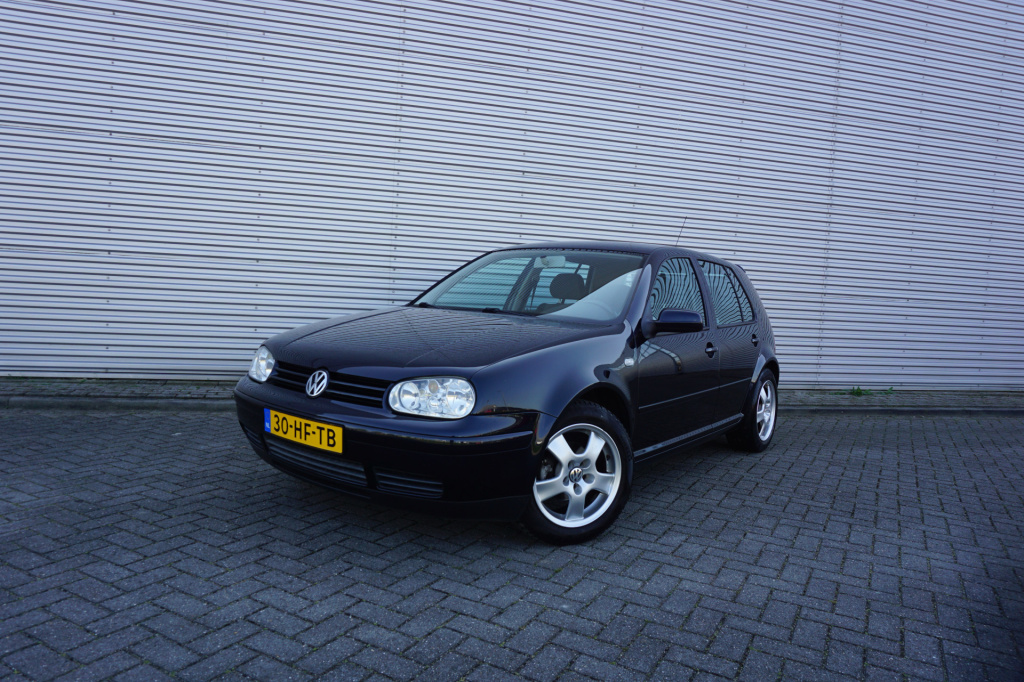 Volkswagen Golf 1.6-16v trendline airco / cruise / elektr. ramen / trekhaak / lm velgen / nap / apk t/m 29-01-2027