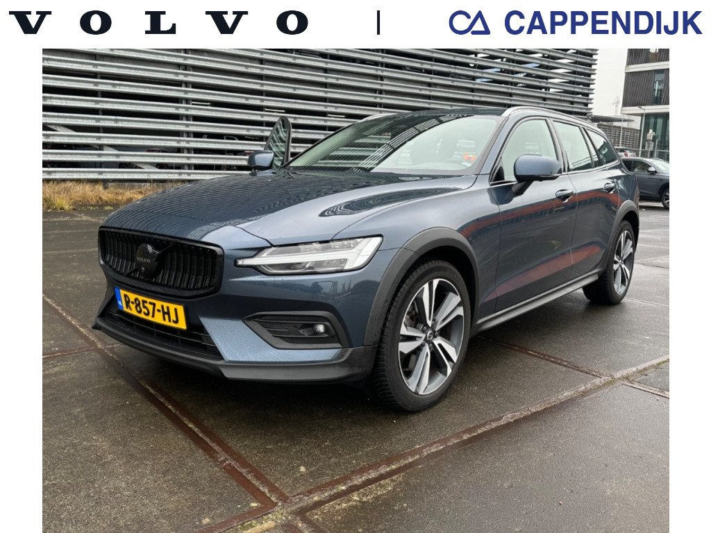 Volvo V60 cross country b5 264pk awd pro| pano| adap.cruise| 360camera| hud| leder