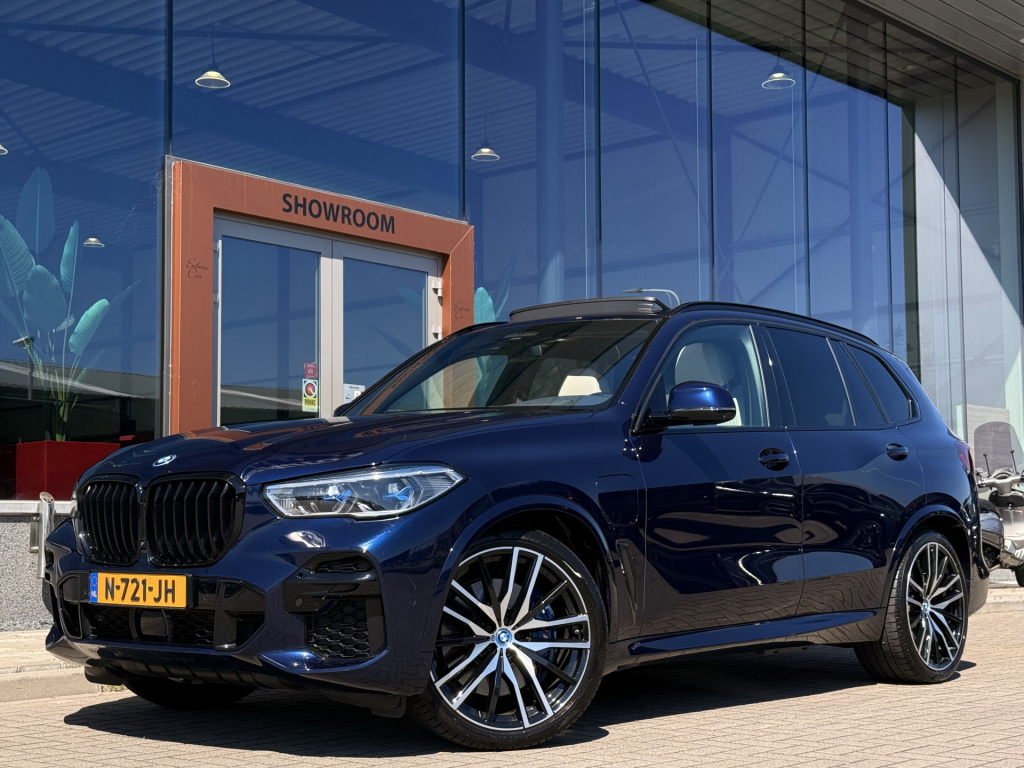 BMW X5 xdrive45e m-sport individual | b&o | sky lounge | luchtvering | massage | soft close | laser | 22 velgen