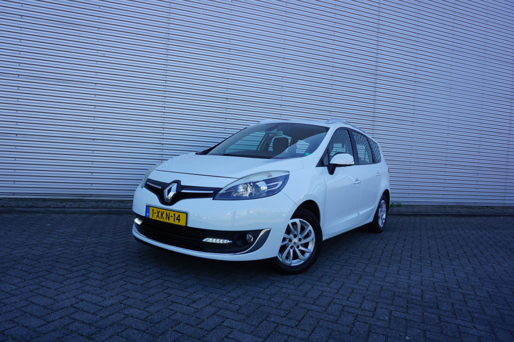 Renault Scenic xmod 1.2 tce bose climate / navi / cruise / parkeers. / trekhaak / lm velgen