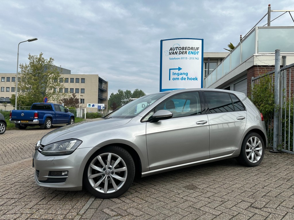 Volkswagen Golf 1.4 tsi act connected series automaat trekhaak sportstoelen navi dab+