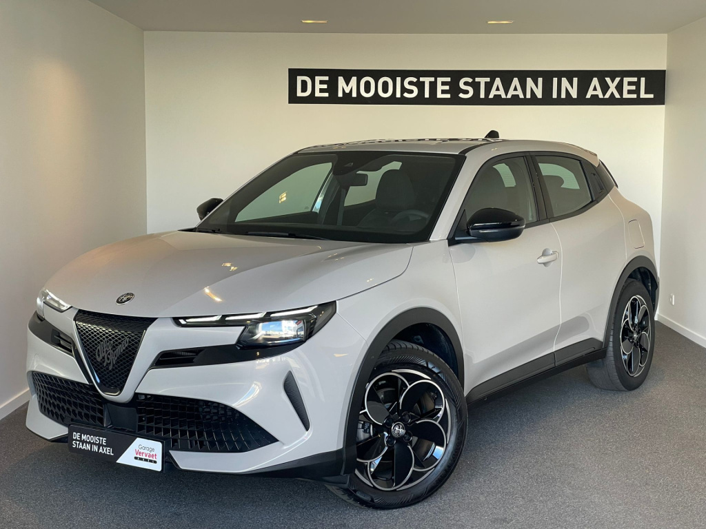 Alfa Romeo Junior elettrica 54 kwh