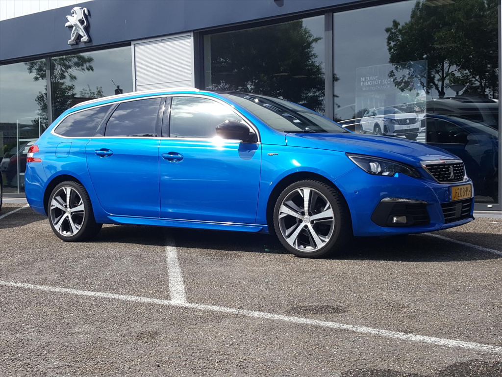Peugeot 308 sw 1.2 130pk s&s blue lease gt apple carplay & android auto | achteruitrijcamera | navi | cruise & climate | panodak | parkeersensoren | lmv | bt