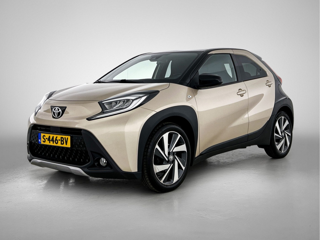 Toyota Aygo x 1.0 vvt-i s-cvt envy automaat | navigatie | jbl soundsystem | draadloos opladen | climate control | apple carplay/android auto |