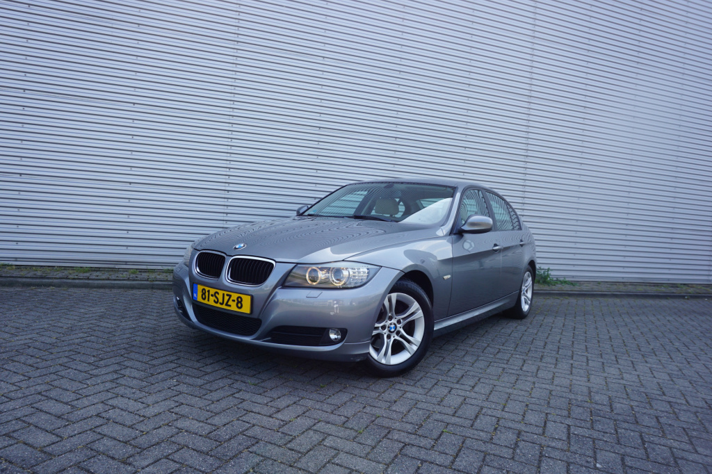 BMW 3-serie 318i corporate lease luxury line climate / navi / cruise / leder / parkeers. / lm velgen / nap