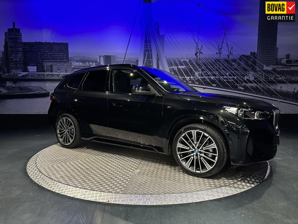 BMW X1 xdrive25e m-pakket *pano*hud*360camera*driveasspro*