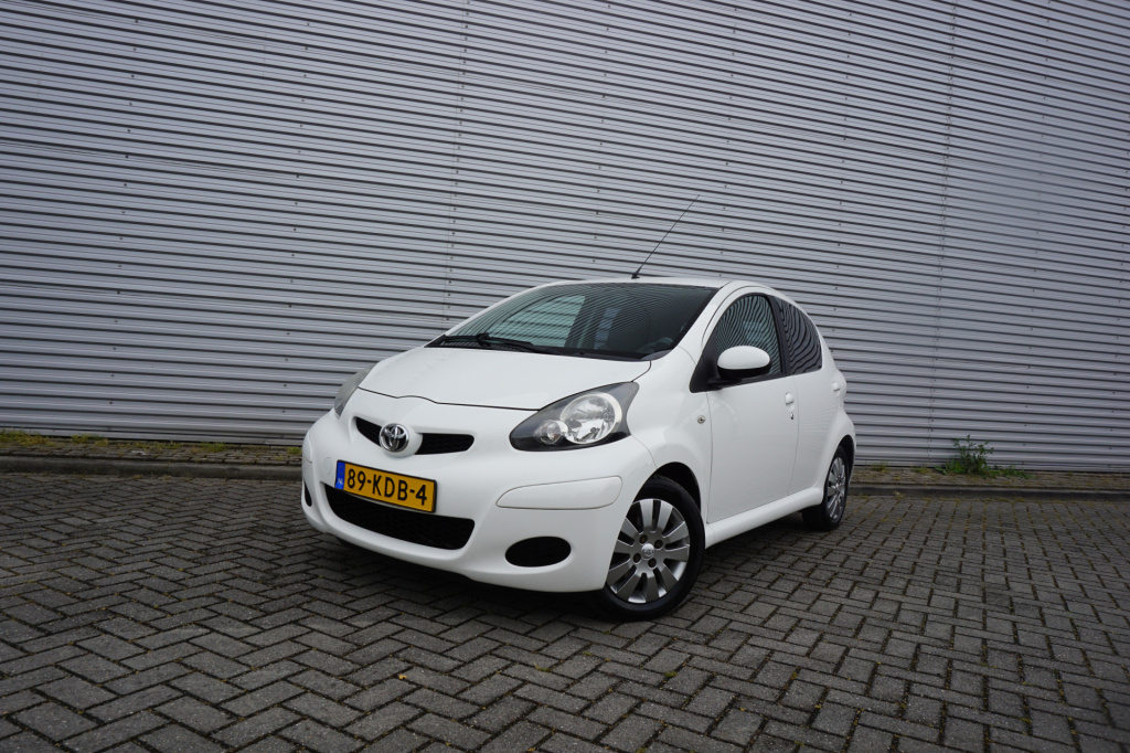 Toyota Aygo 1.0-12v xcite white airco / elektr. ramen / lm velgen / nap