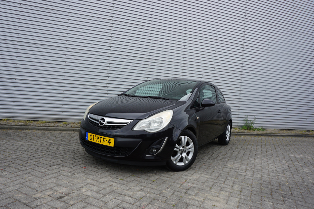 Opel Corsa 1.3 cdti ecoflex s/s cosmo airco / cruise / elektr. ramen / lm velgen / nap / apk t/m 05-2027