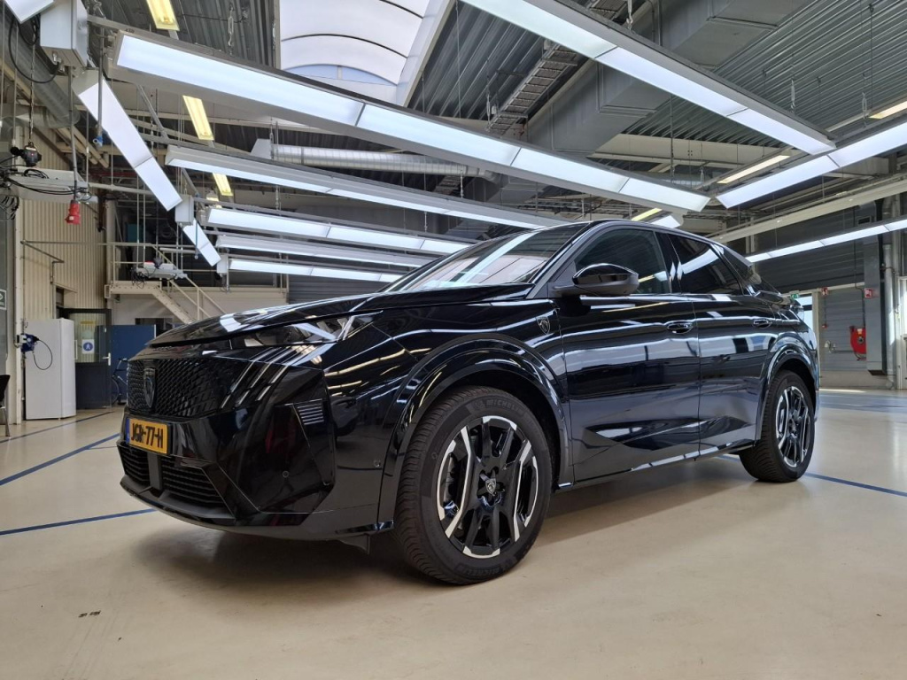 Peugeot E-3008 ev 73 kwh 210pk gt avantage apple carplay & android auto | navigatie | achteruitrijcamera | keyless | elektrische stoelen+verwarming|elektr kofferklep