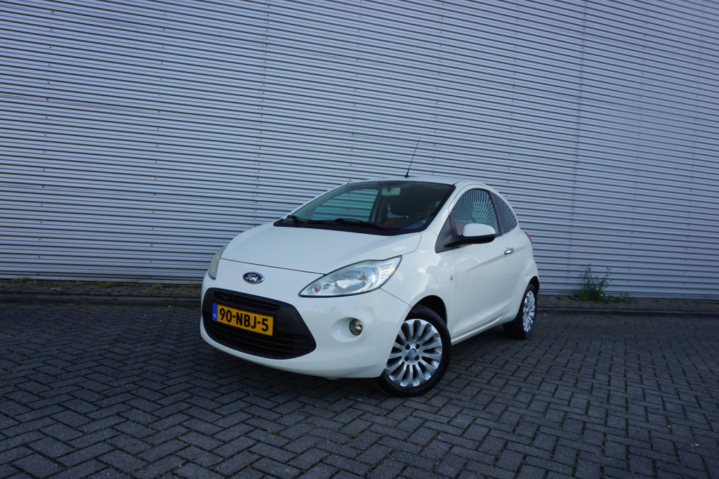 Ford KA 1.2 titanium airco / elektr. ramen / lm velgen / nap / nieuwe apk!