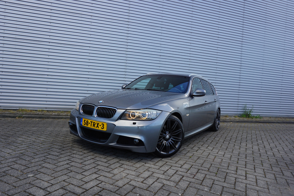 BMW 3-serie touring 318i corporate lease luxury line airco / navi / cruise / elektr. ramen / parkeers. / trekhaak / lm velgen / nap
